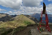 04 Dalla Madonnina di vetta del Sodadura (2011 m), vista su Cima di Piazzo (2059 m)